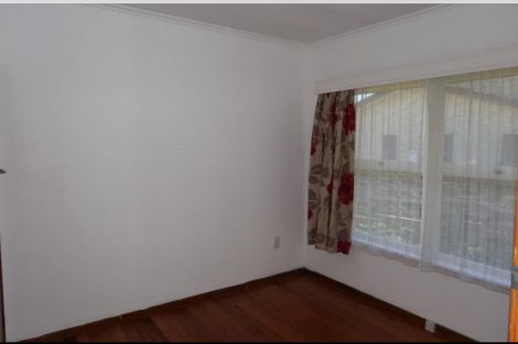 Photo of property in 32 Raleigh Road, Northcote, Auckland, 0627