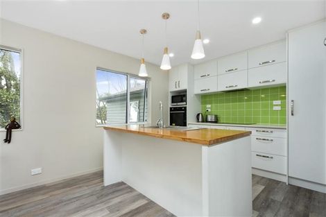 Photo of property in 40h Konini Road, Titirangi, Auckland, 0604