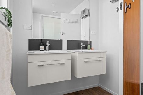 Photo of property in 15 Kensington Place, Fairfield, Hamilton, 3214