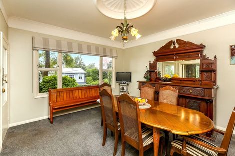 Photo of property in 100 Gover Street, New Plymouth, 4310