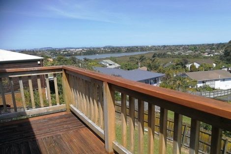 Photo of property in 24 Worthington Place, West Harbour, Auckland, 0618