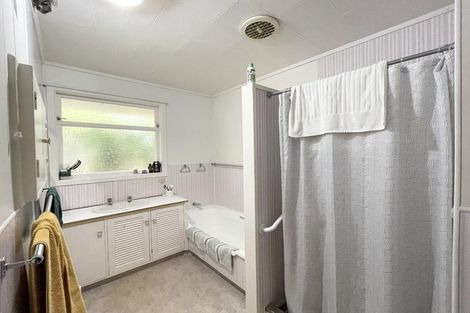 Photo of property in 9 Montana Place, Merrilands, New Plymouth, 4312