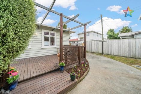 Photo of property in 122 Waiwhetu Road, Waterloo, Lower Hutt, 5011