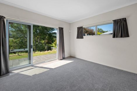 Photo of property in 2 Lakemere Way, Kinloch, Taupo, 3377