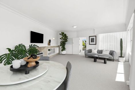 Photo of property in 8 Wallace Place, Westown, New Plymouth, 4310