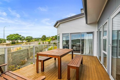 Photo of property in 1 Hollyford Place, Aotea, Porirua, 5024