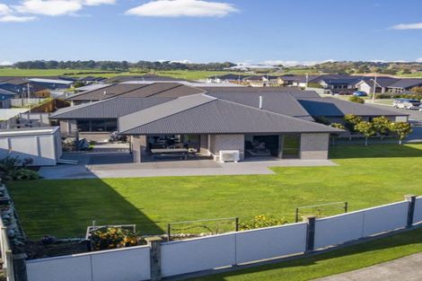 Photo of property in 3 Rawiri Drive, Bell Block, New Plymouth, 4312