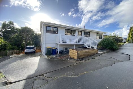 Photo of property in 2/17 Grenadine Place, Unsworth Heights, Auckland, 0632