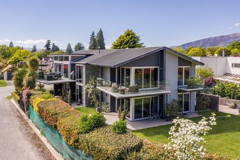 Photo of property in 33 Sargood Drive, Wanaka, 9305