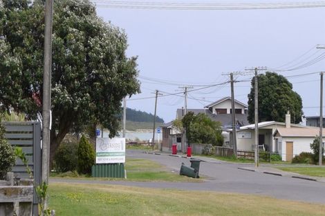 Photo of property in 2 Dawick Street, Foxton Beach, Foxton, 4815