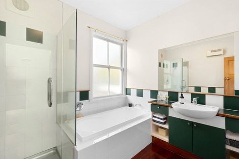 Photo of property in 35 Rimu Road, Kelburn, Wellington, 6012