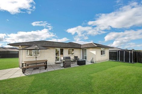 Photo of property in 15 Malbec Place, Huapai, Kumeu, 0810