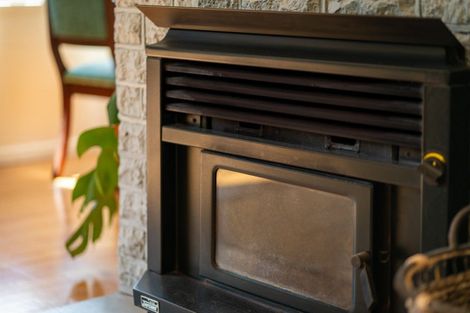 Photo of property in 13 Thurleigh Grove, Karori, Wellington, 6012