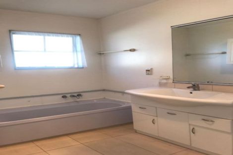 Photo of property in 2/16 De Quincey Terrace, Highland Park, Auckland, 2010