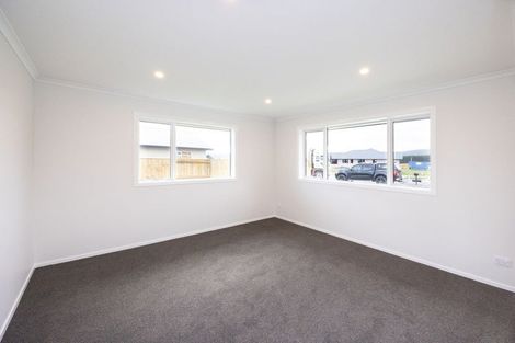 Photo of property in 53 Atlantic Drive, Fitzherbert, Palmerston North, 4410