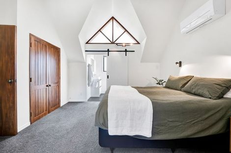 Photo of property in 76a Paynters Avenue, Strandon, New Plymouth, 4312