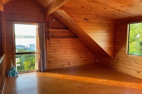 Photo of property in 2 Twin Wharf Road, Herald Island, Auckland, 0618