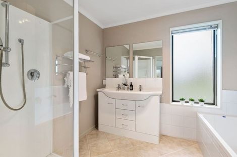 Photo of property in 21 Teviotview Place, Amberley, 7410