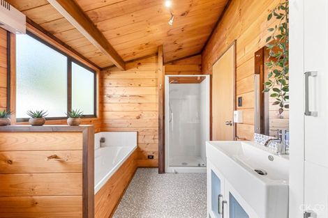 Photo of property in 5 Seymour Grove, Kingsley Heights, Upper Hutt, 5018