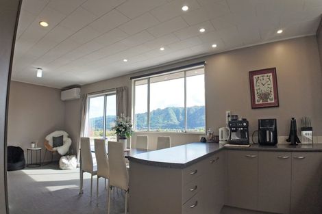 Photo of property in 22b Hillside Drive, Maoribank, Upper Hutt, 5018