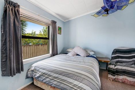 Photo of property in 17 Parakai Avenue, Parakai, 0830