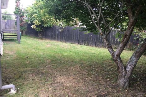 Photo of property in 3/24 Woodside Road, Massey, Auckland, 0614