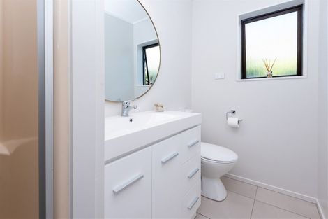 Photo of property in 2/230 Bucklands Beach Road, Bucklands Beach, Auckland, 2012