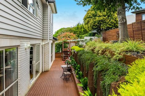 Photo of property in 32 Becroft Drive, Forrest Hill, Auckland, 0620