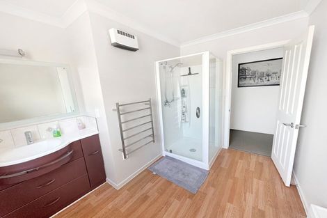 Photo of property in 19 Willowview Drive, Redwood, Christchurch, 8051