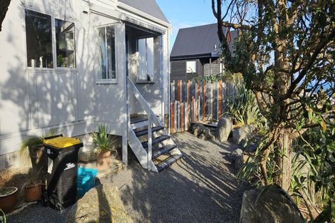 Photo of property in 74 Frobisher Street, Island Bay, Wellington, 6023