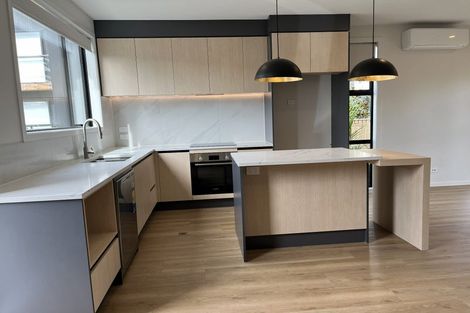 Photo of property in 27f Dawnhaven Drive, Te Atatu Peninsula, Auckland, 0610