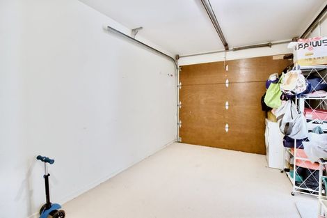 Photo of property in Lynn Park Terrace, 23/12 Ambrico Place, New Lynn, Auckland, 0600