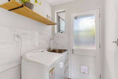 Photo of property in 2/3 Sawtell Place, Northcote, Christchurch, 8052