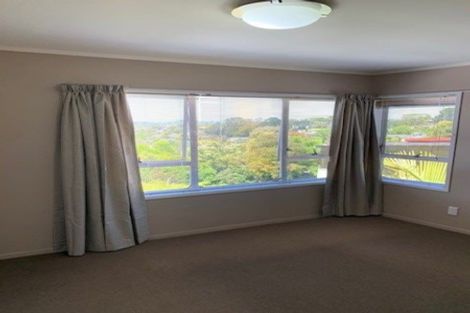 Photo of property in 1/6 Girrahween Drive, Totara Vale, Auckland, 0629