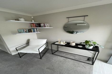 Photo of property in 6 Brindle Way, Newlands, Wellington, 6037