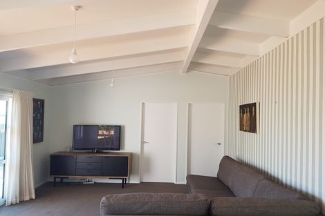 Photo of property in 2 Taihiki Road, Clarks Beach, 2122