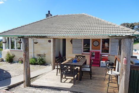 Photo of property in 17 Blyth Street, Holmes Hill, Oamaru, 9401