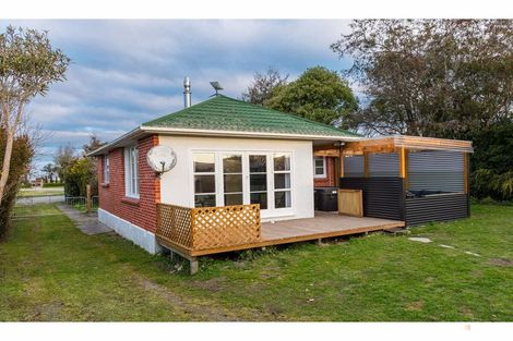 Photo of property in 58 Timaru Road, Waimate, 7924