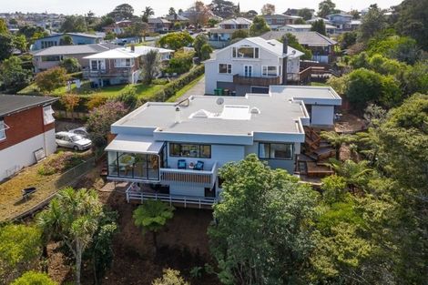 Photo of property in 2/26 Dudding Avenue, Northcote, Auckland, 0627