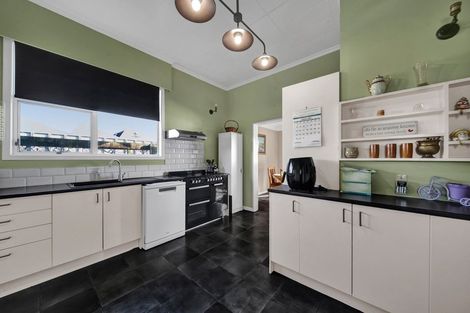 Photo of property in 17 Grey Street, Hawera, 4610