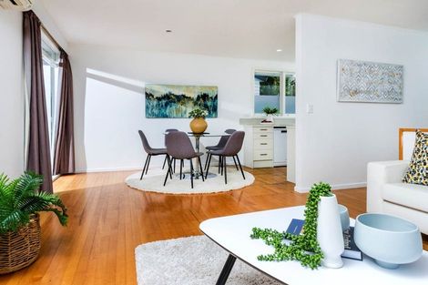 Photo of property in 1/4 Bond Crescent, Forrest Hill, Auckland, 0620