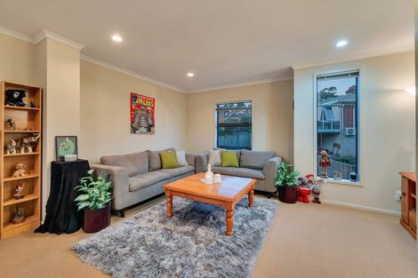 Photo of property in 35 Barnea Circle, Glen Eden, Auckland, 0602