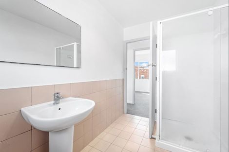 Photo of property in 35 Eastglen Road, Glen Eden, Auckland, 0602