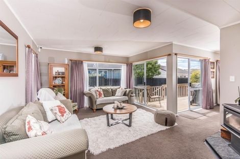 Photo of property in 11 Maraval Crescent, Grenada Village, Wellington, 6037