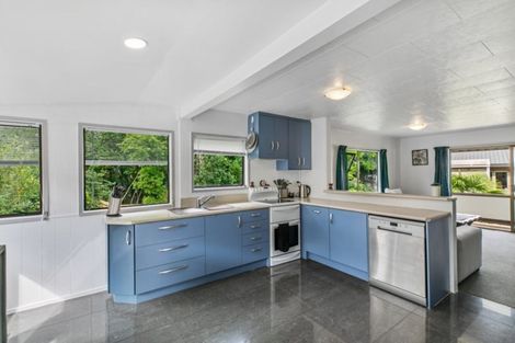 Photo of property in 25 Waiora Road, Stanmore Bay, Whangaparaoa, 0932