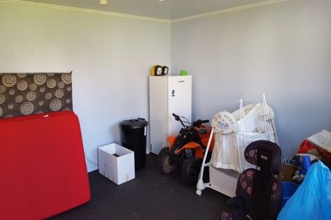 Photo of property in 32 Moncrieff Avenue, Clendon Park, Auckland, 2103