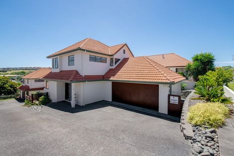 Photo of property in 32 Parkwood Crescent, Gulf Harbour, Whangaparaoa, 0930