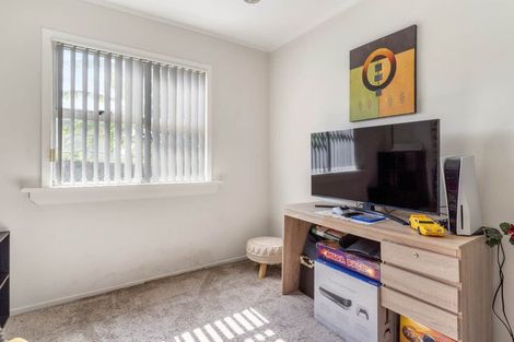 Photo of property in 2/13 Templeton Place, Clendon Park, Auckland, 2103