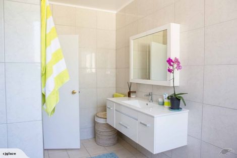 Photo of property in 33 Scott Road, Stanmore Bay, Whangaparaoa, 0932