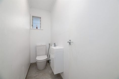 Photo of property in 8 Spence Road, Henderson, Auckland, 0612